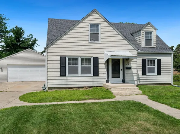 208 W 1st St, Mount Morris, IL 61054