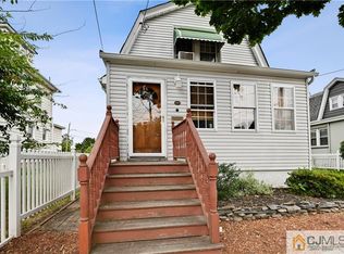 330 Berry St, Woodbridge, NJ 07095