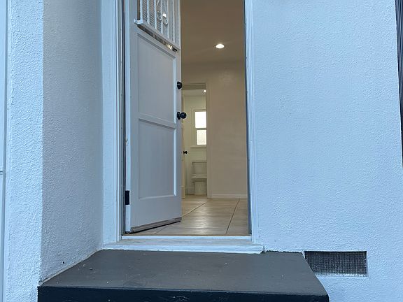 4th image of 462 Edgewood St