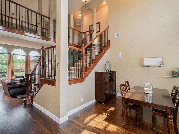 3rd image of 108 Bellegrove Dr