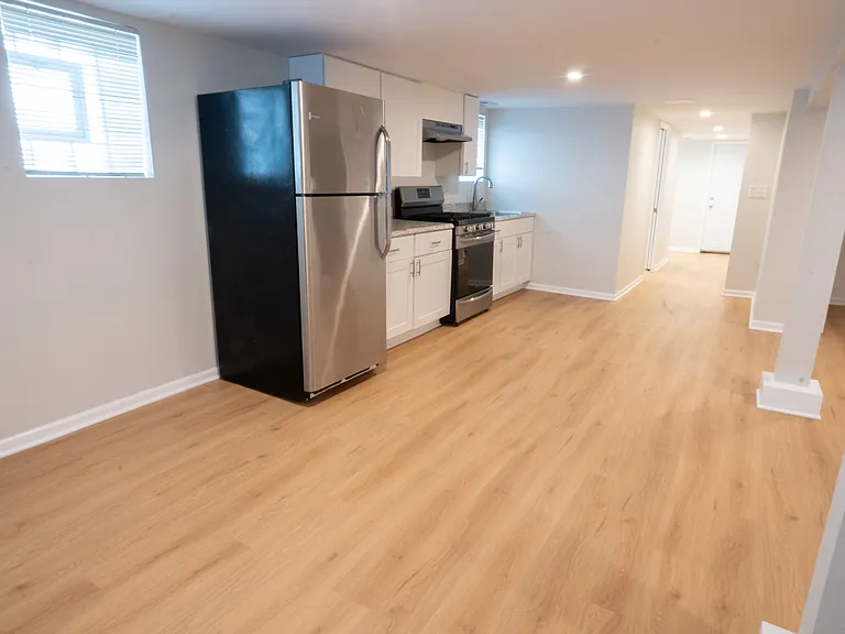 2115 W Berteau Ave #G — Photo 5