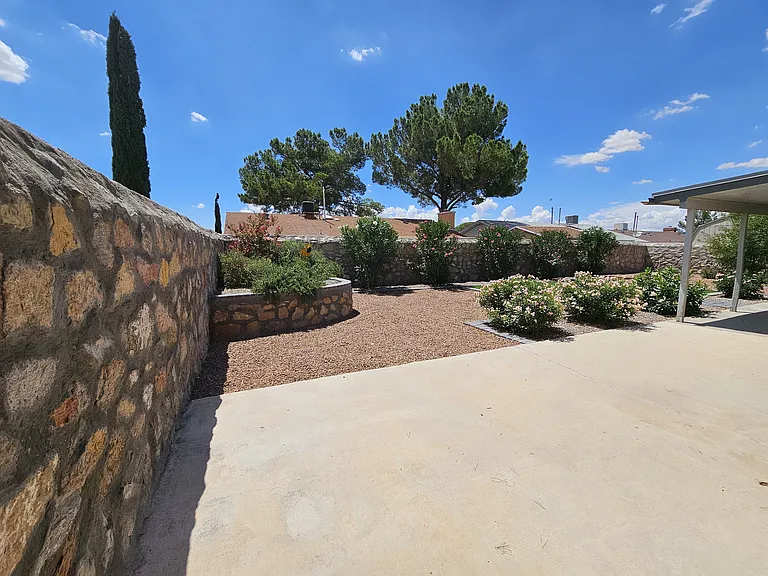 11265 Ivanhoe Dr — Photo 18