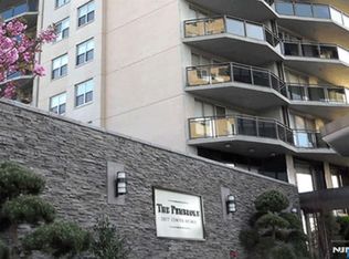 2077 Center Ave APT 6D, Fort Lee, NJ 07024