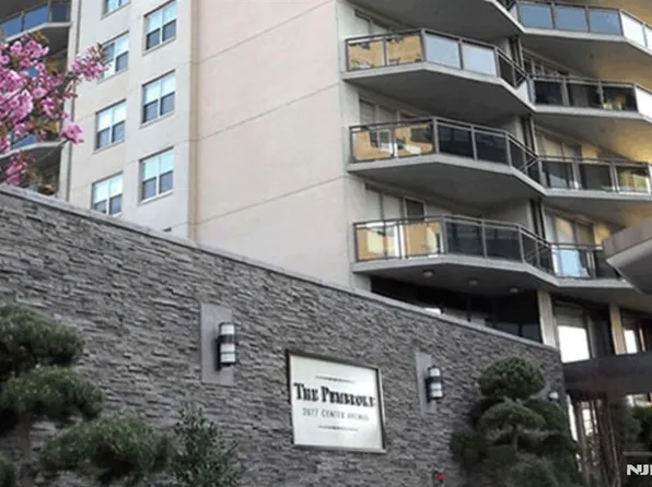 2077 Center Ave APT 6D, Fort Lee, NJ 07024