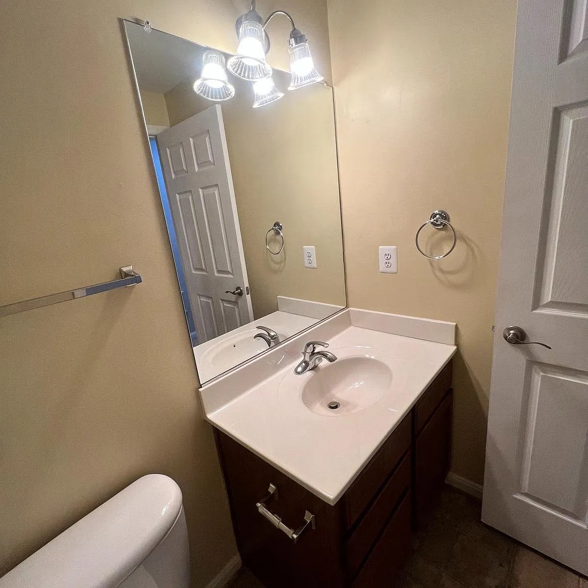 1 bed, 3812 sqft, $1,600 — Photo 3