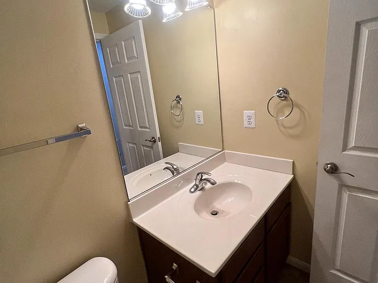 118 Hunton Dr — Photo 3