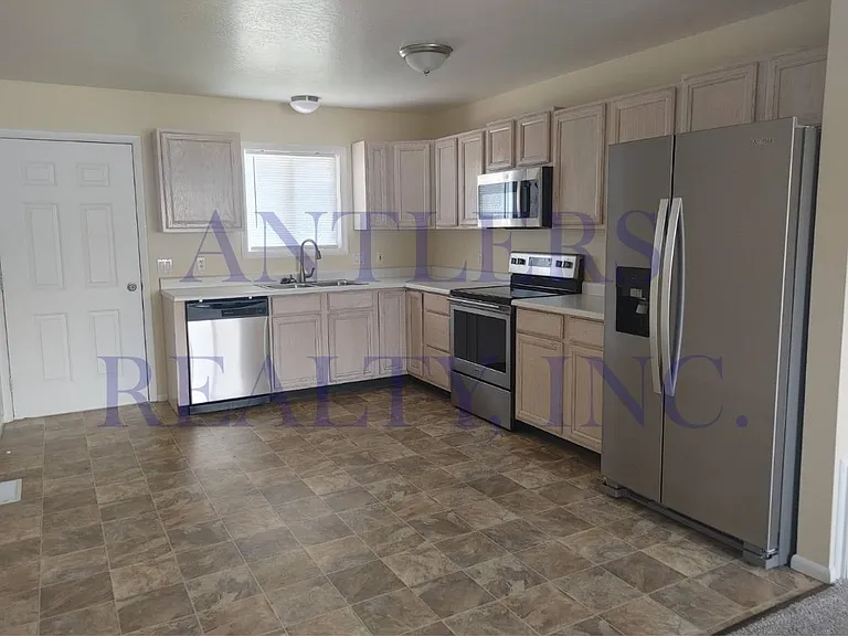 1112 Elm Ave — Photo 3