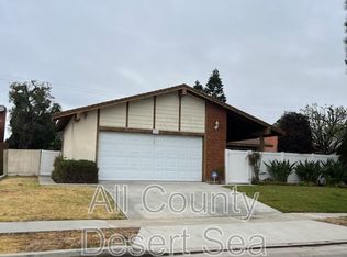 542 Pierpont Dr, Costa Mesa, CA 92626