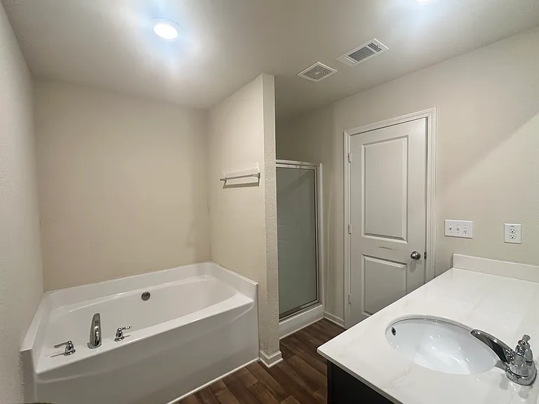 916 Independence Ave — Photo 26