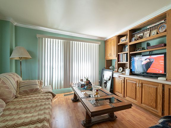 3rd image of 3841 Flossmoor Rd
