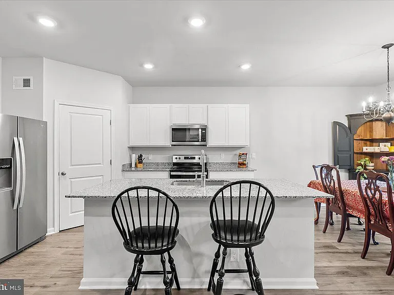 109 Woodford Dr — Photo 10