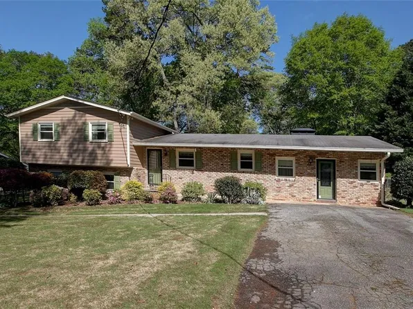 1336 Shirley Dr, Sugar Hill, GA 30518