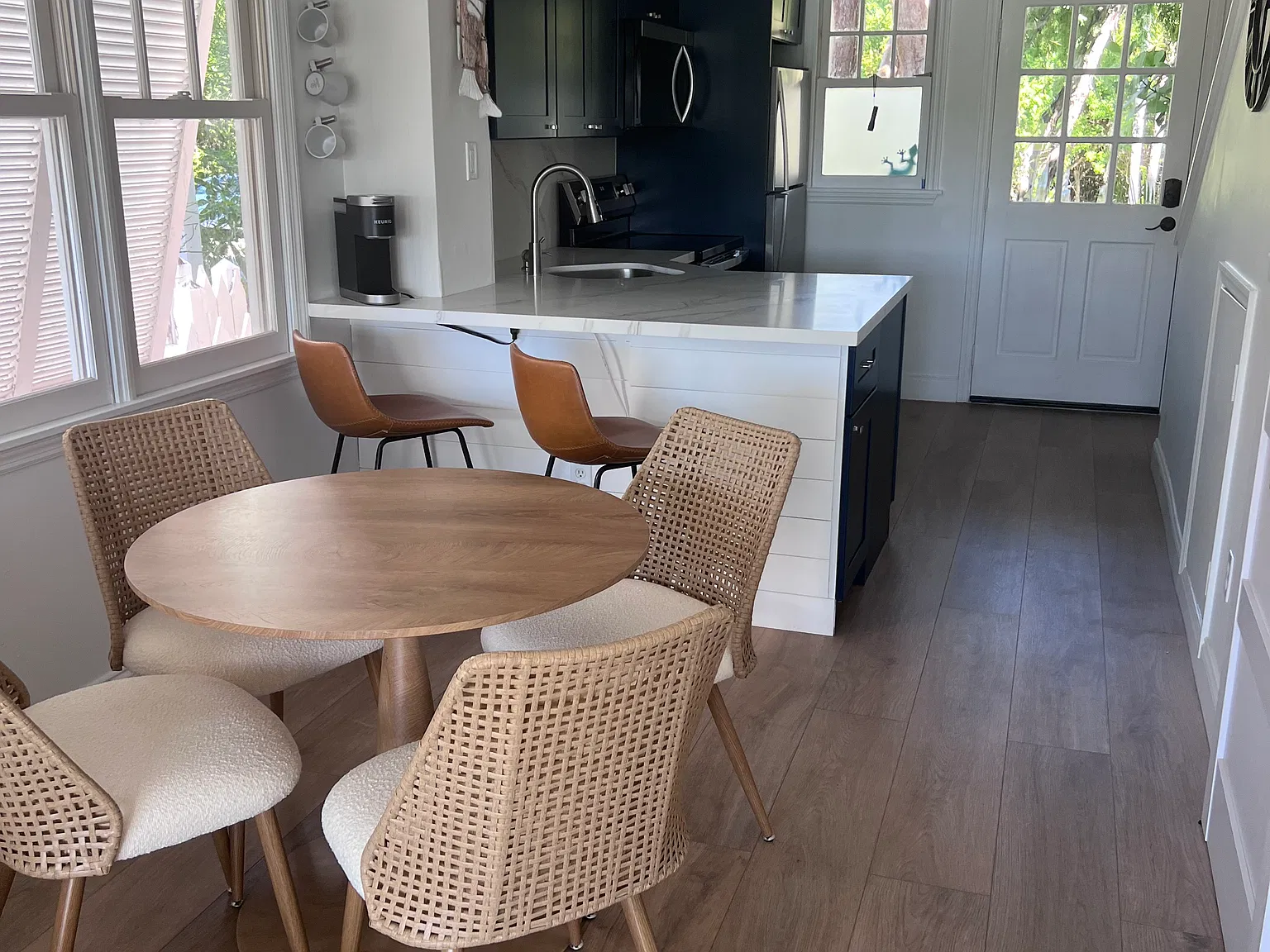 2 bed, 1.5 bath, 806 sqft, $3,700 — Photo 4