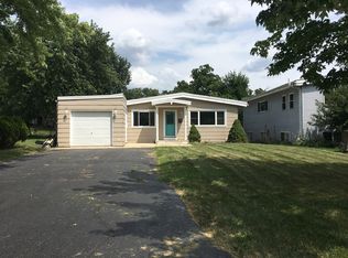 549 Yale St, West Chicago, IL 60185