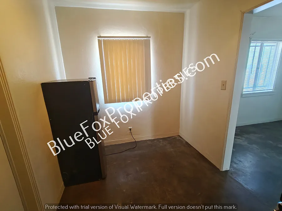 1 bed/1 bath house across from UofA stadium! — Photo 3