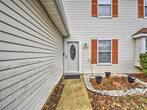2nd image of 233 S Hill Dr