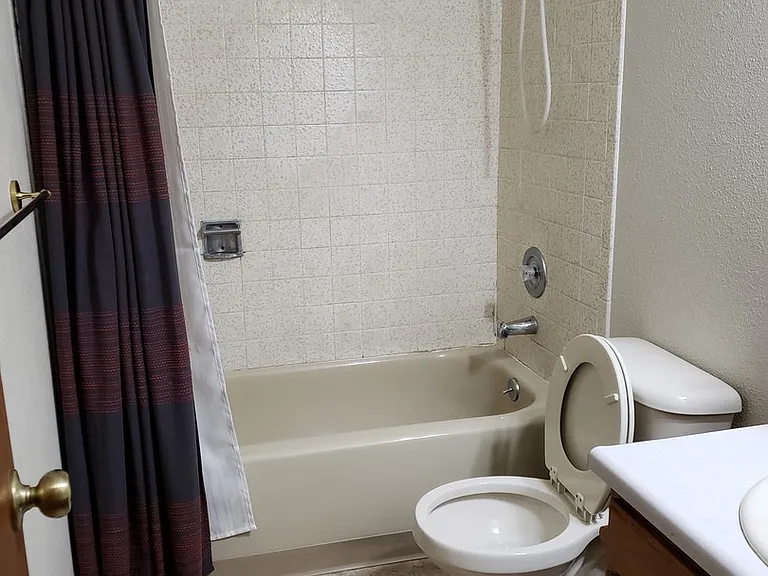 1410 Crete Ct #F — Photo 2