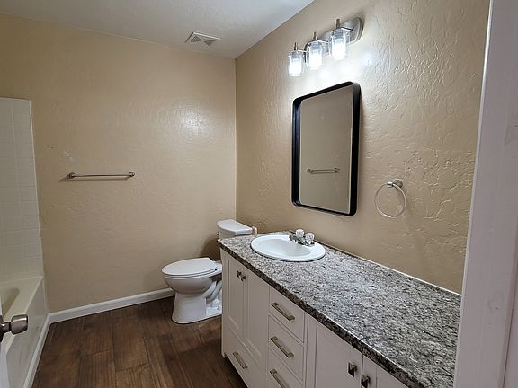 5th image of 532 W 9th St #101-1