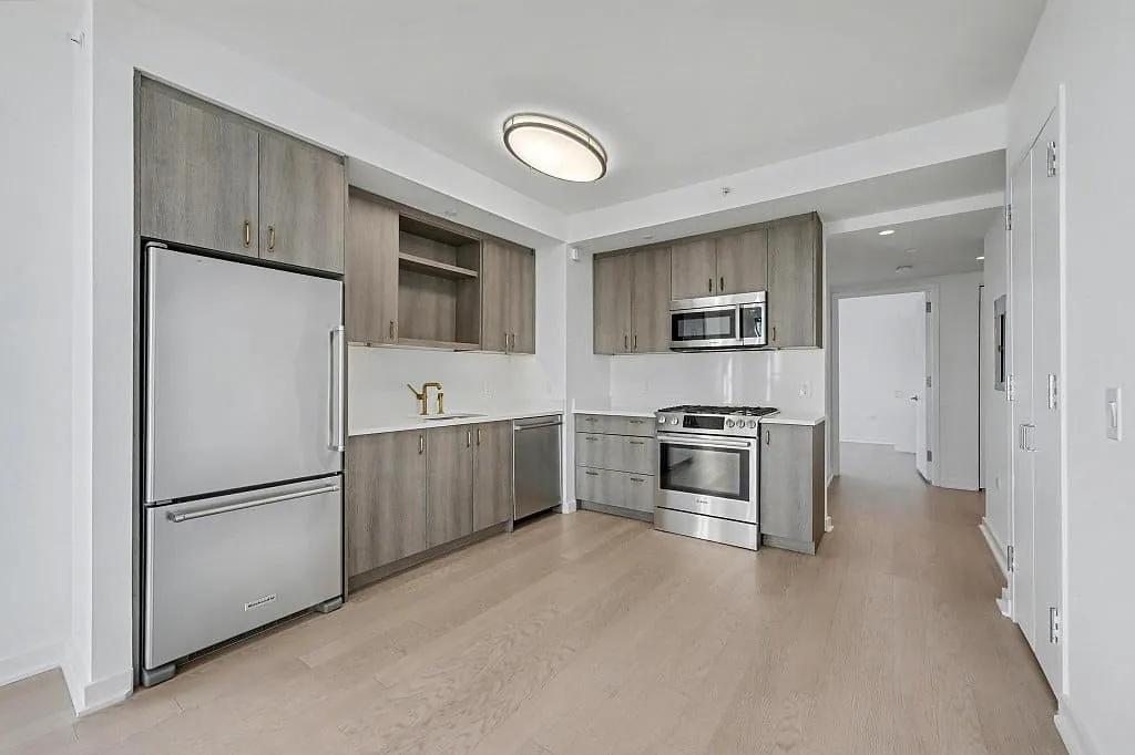 515 West 38th Street — Photo 2