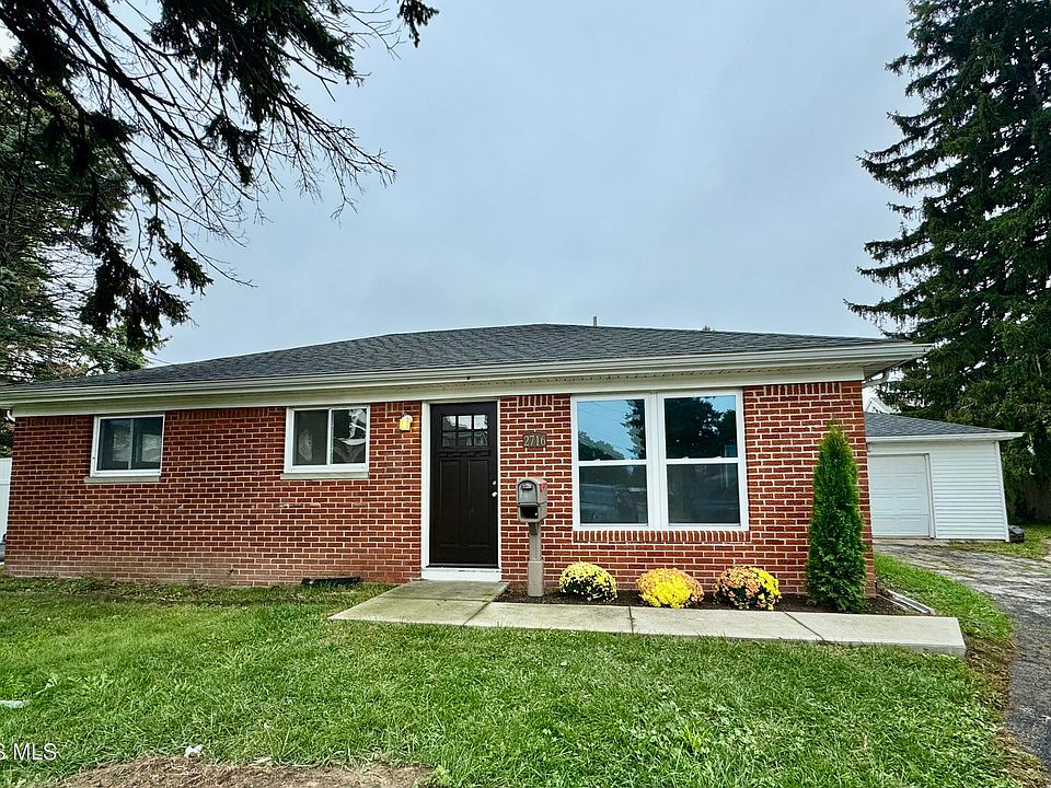 1st image of 2716 112th St