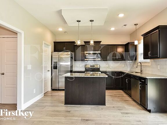 4th image of 1101 Eagles View Dr