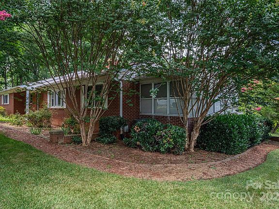 3rd image of 100 Ruby Ln #15