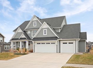7536 Walnut Grove Ln N, Maple Grove, MN 55311