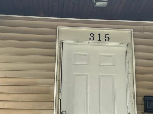 315 Roycroft Dr, Rochester, NY 14621