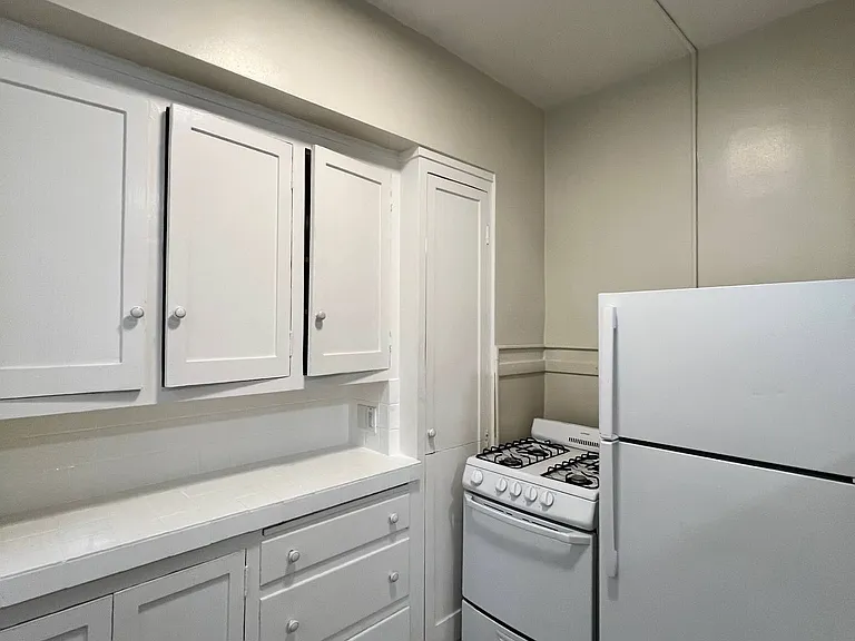1835 Clay St #101 — Photo 7