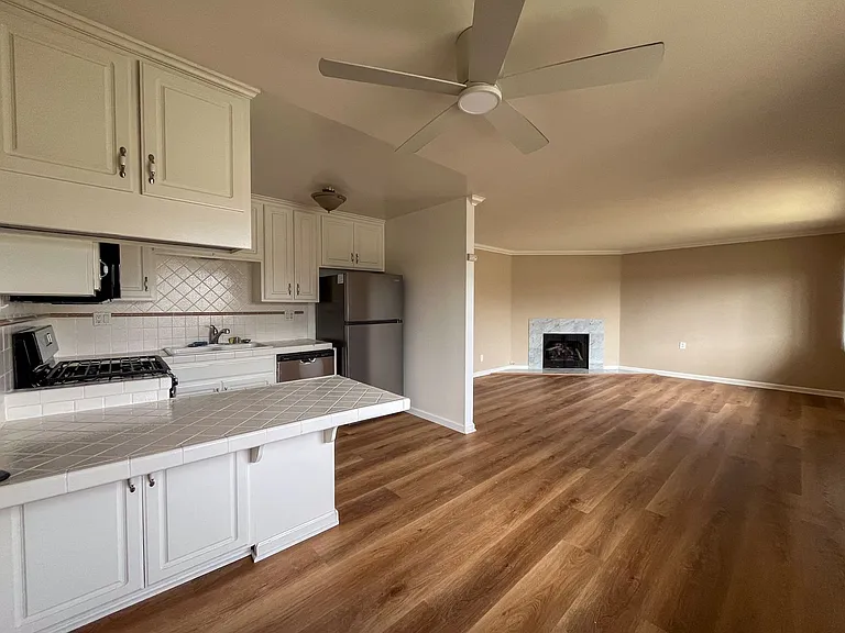 221 Sheldon St — Photo 10