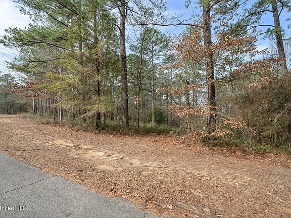 3rd image of 101 Heartwood Dr