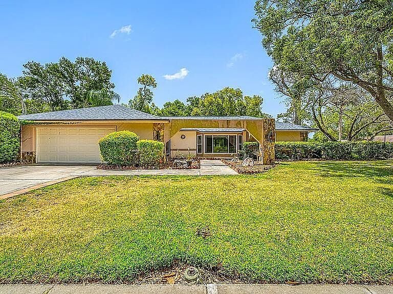 1st image of 10 Linden Ln