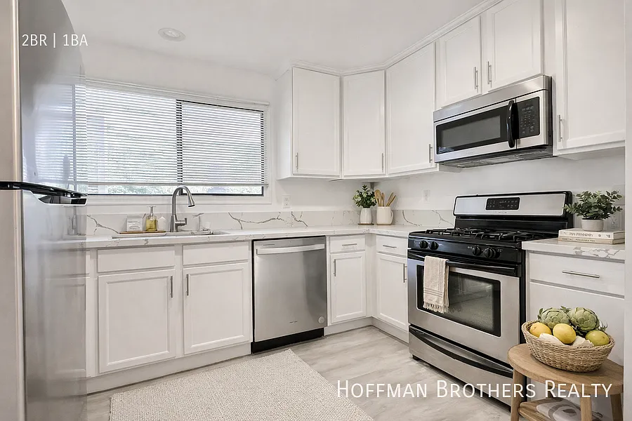 Photo 2 of 5 - 442 S Oakhurst Dr #4 - Beverly Hills, CA Building Photo - 442 S Oakhurst Dr #4
