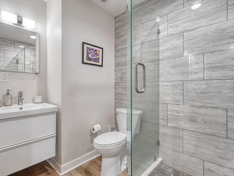 411-411 1/2 Walnut St — Photo 16