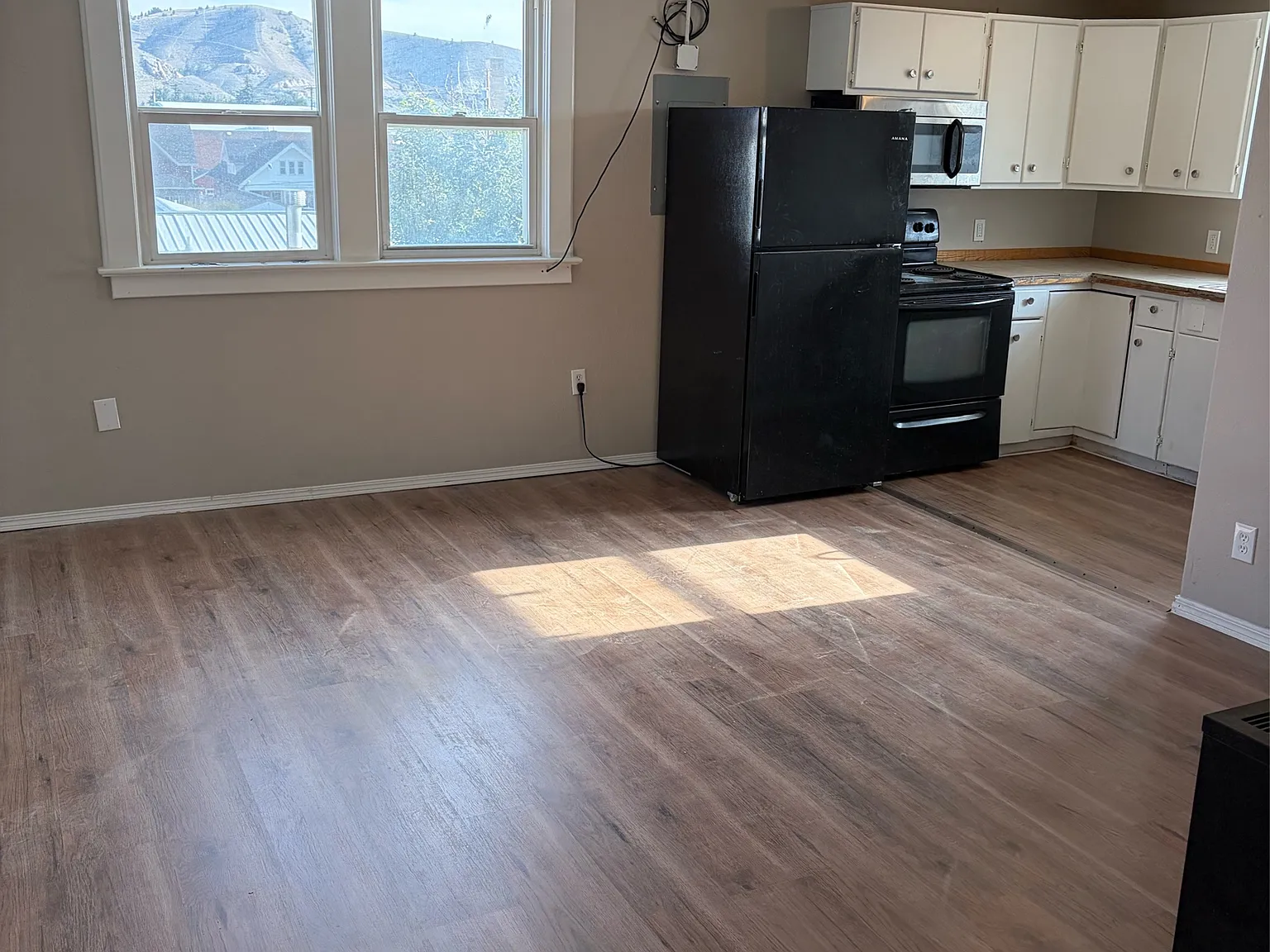 421 Oak Street - 3 — Photo 1