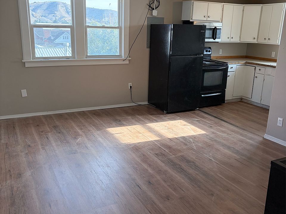 1st image of 421 Oak St #3