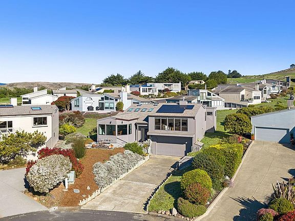 3rd image of 301 Sanderling Court