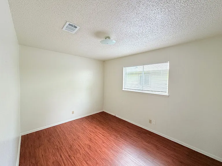 5206 Village Trl — Photo 19
