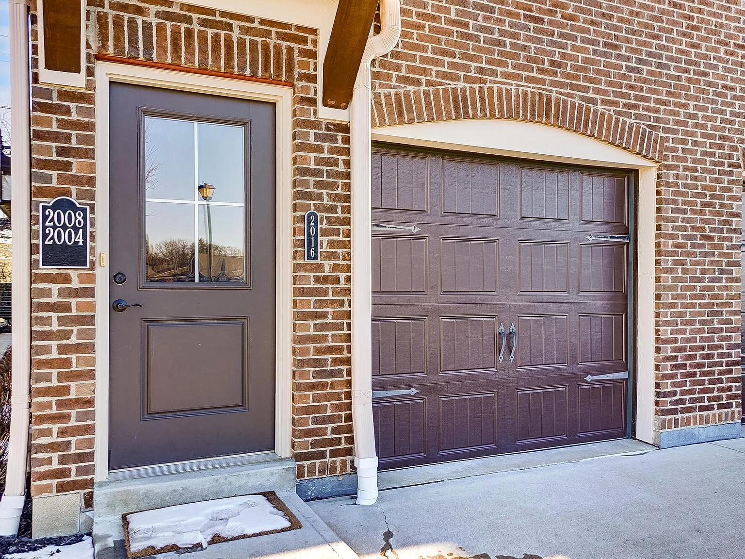 2 bed, 2.0 bath, 1104 sqft, $1,700 — Photo 2