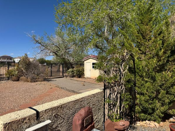 586 Eastlake Dr SE, Rio Rancho, NM 87124