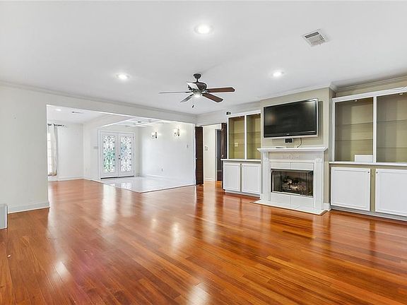 3rd image of 9870 E Wheaton Cir