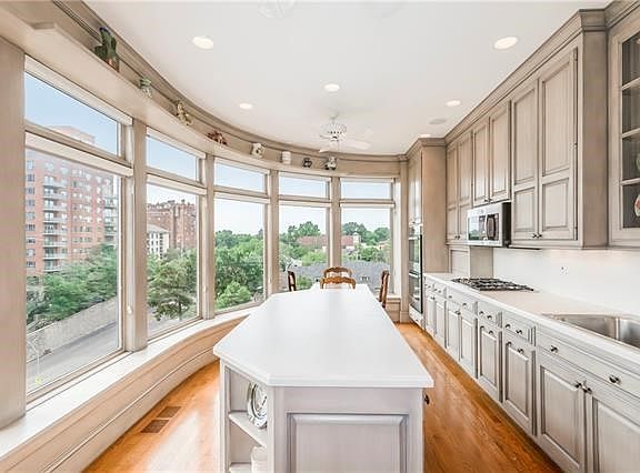 4th image of 400 W 49th Ter APT 2066