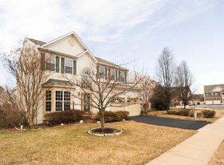 6710 Mossy Bank Ln, Centreville, VA 20121