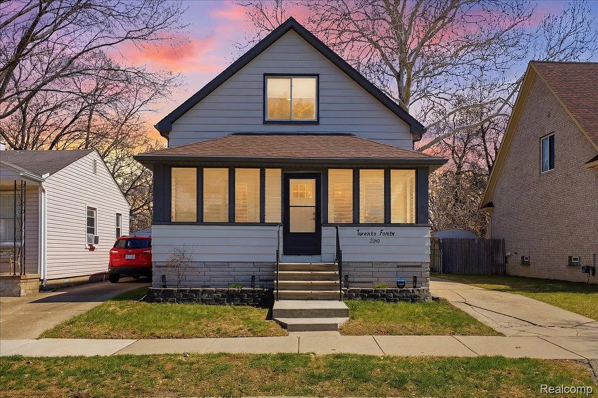 2040 Farrow St photo 1