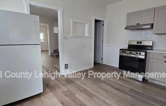 3rd image of 326 N Fountain St