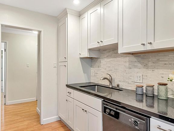 5th image of 800 N Delaware St APT 104