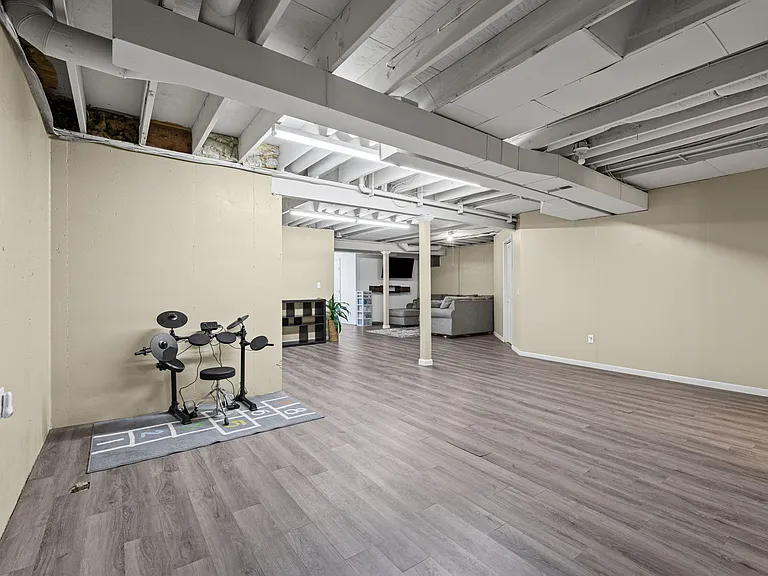 235 SW Seagull St — Photo 26