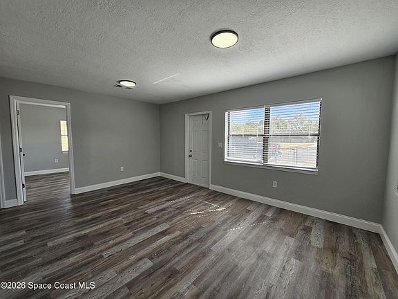 3rd image of 814 Tropic St
