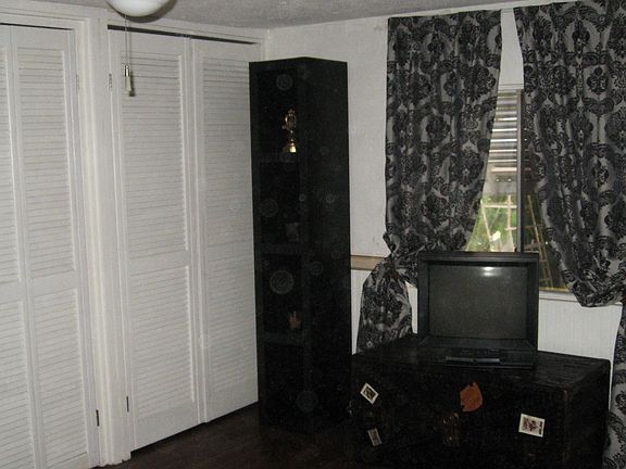 Master with alot of Closet space