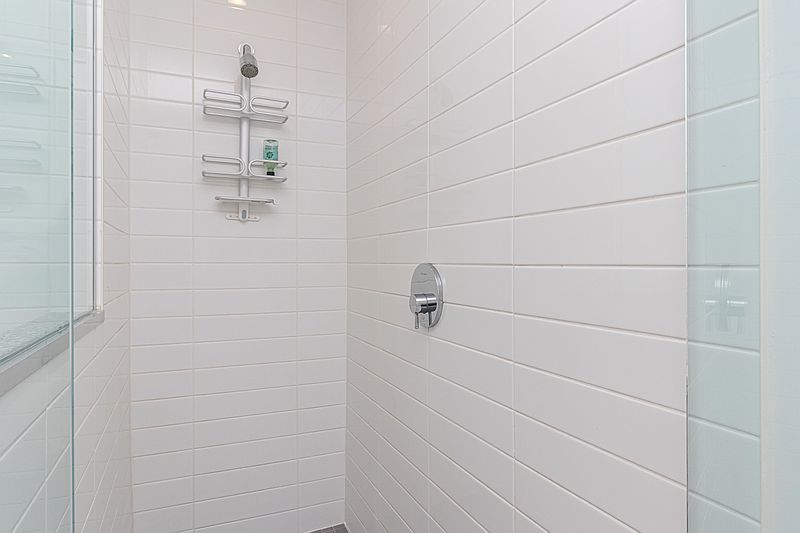 Victoria Apartment for rent - 2 Bedrooms — photo 32